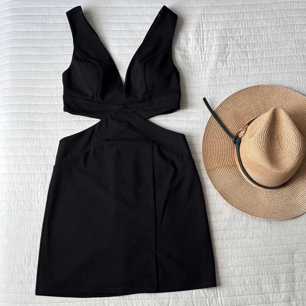 Chic Black Backless Dress
Beautiful cutout style!
Mini dress